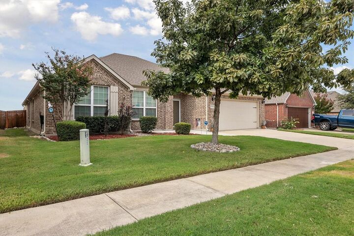 Property Photo: 2016 Speckle Drive TX 76131