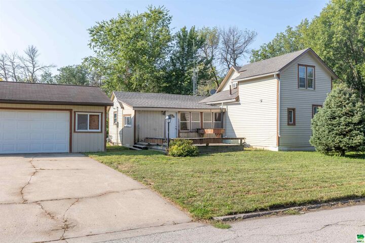 Property Photo: 1103 7th Street IA 51040