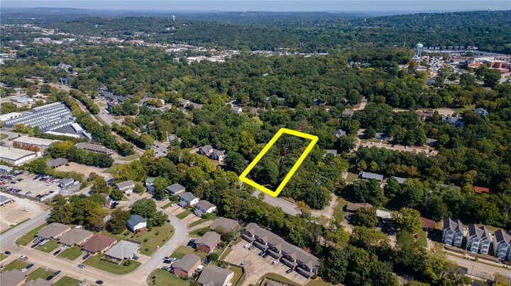 Property Photo:  1624 N Gregg Avenue  AR 72703 