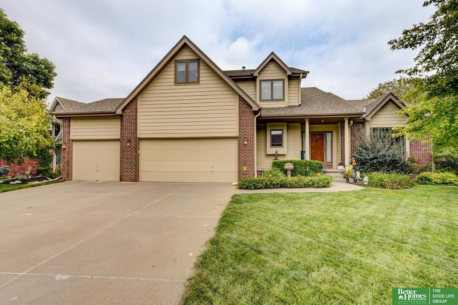 Property Photo:  16136 Dewey Avenue  NE 68118 