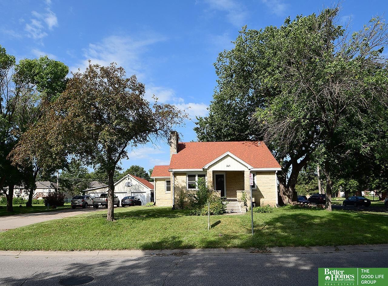 Property Photo:  245 NW 22nd Street  NE 68528 