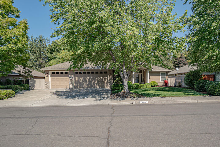 Property Photo: 3523 Alderwood Drive OR 97504