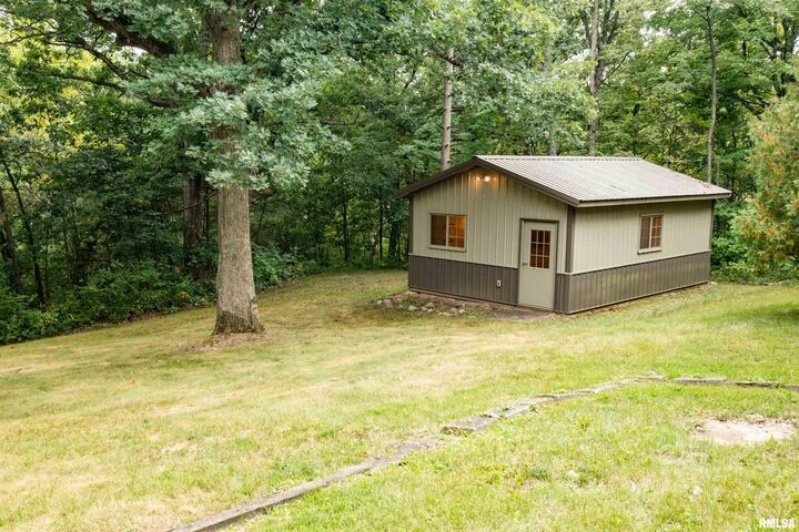 Property Photo:  432 W Singing Woods Road  IL 61526 