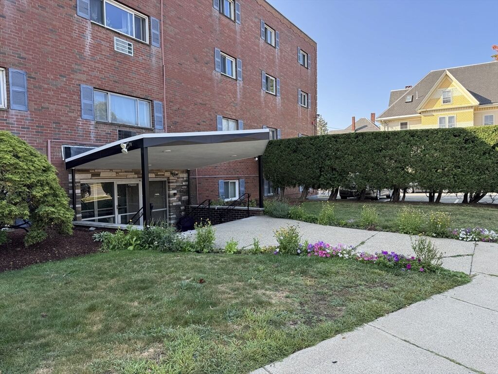 Property Photo:  183 Mount Auburn St 45  MA 02472 