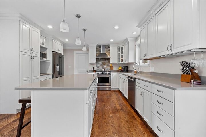 Property Photo:  10 Ralph Road  MA 01960 