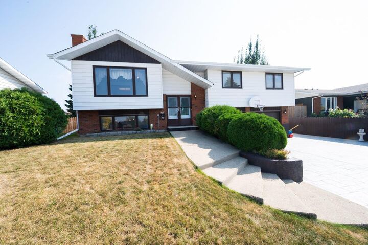 Property Photo:  23 Berry Avenue  AB T4R 1K7 