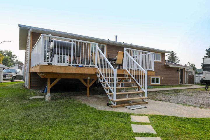 Property Photo:  4919 61 Avenue N  AB T1G 1J1 