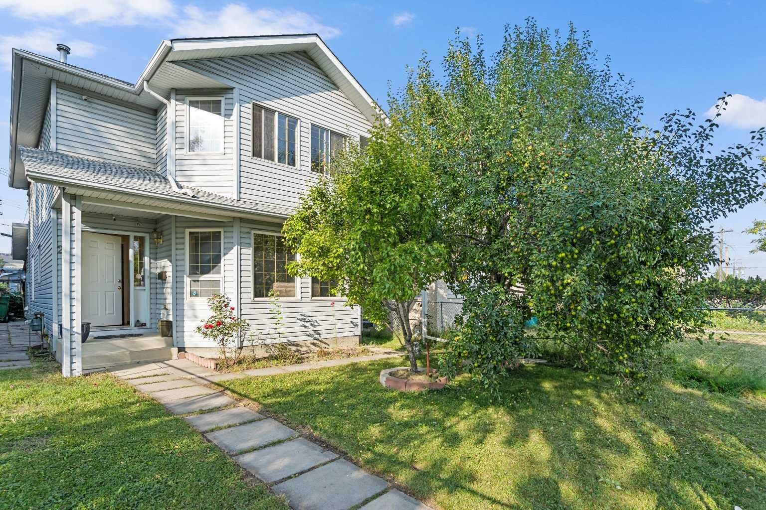 Property Photo:  218 15 Avenue NW  AB T2M 0G8 