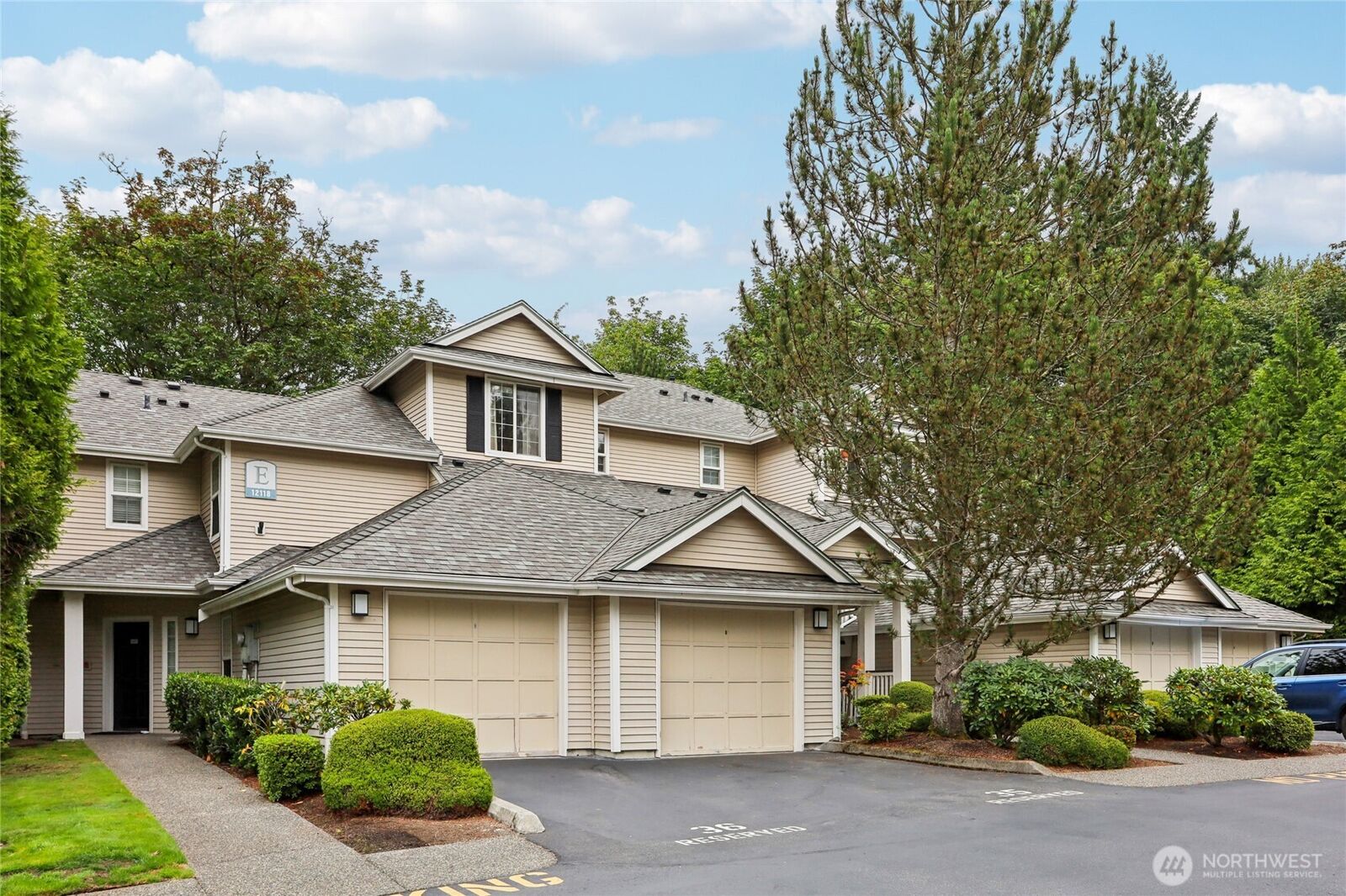 Property Photo: 12118 NE 171st Place E202 WA 98011