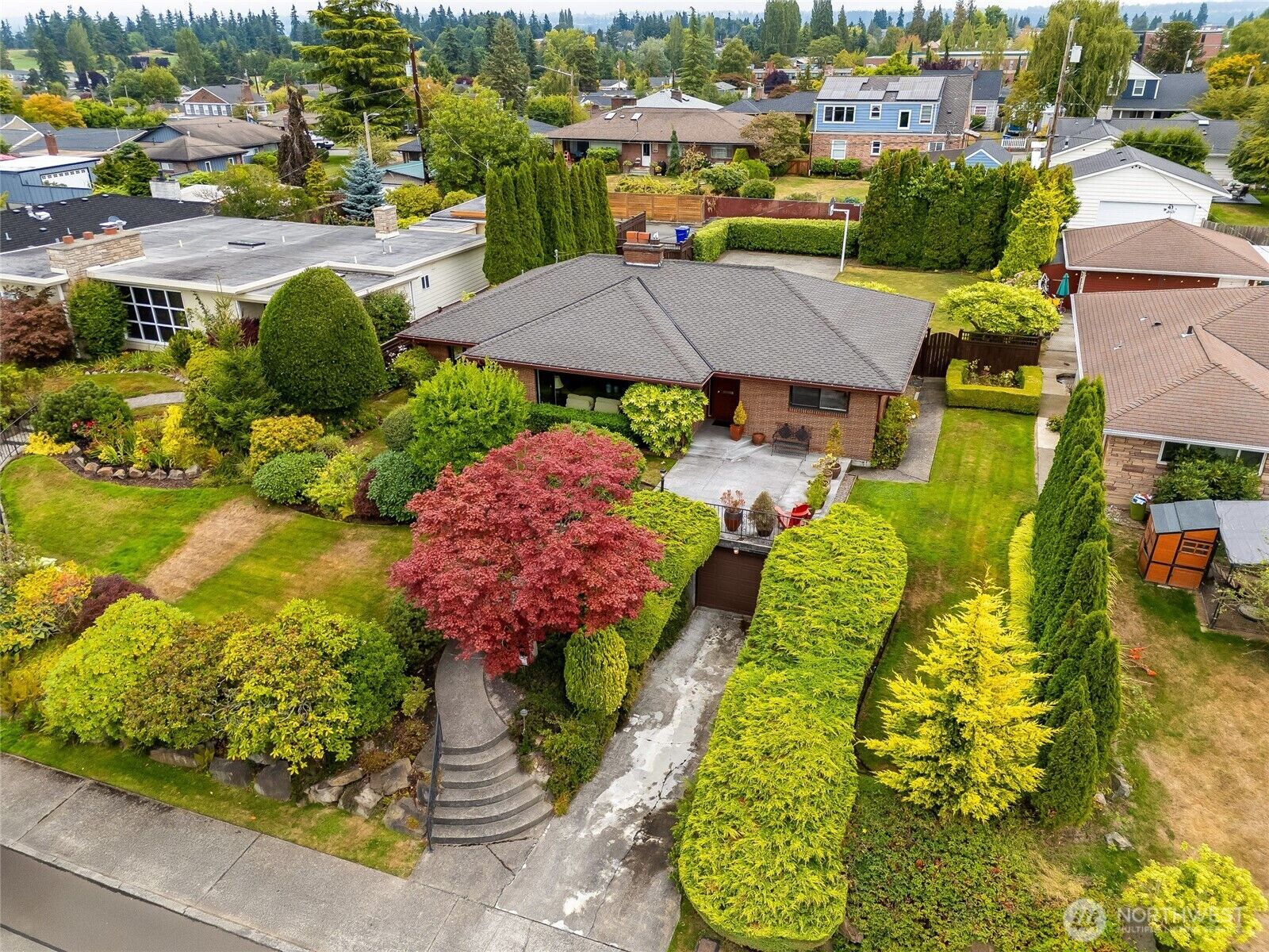 Property Photo: 811 Rucker Avenue WA 98201