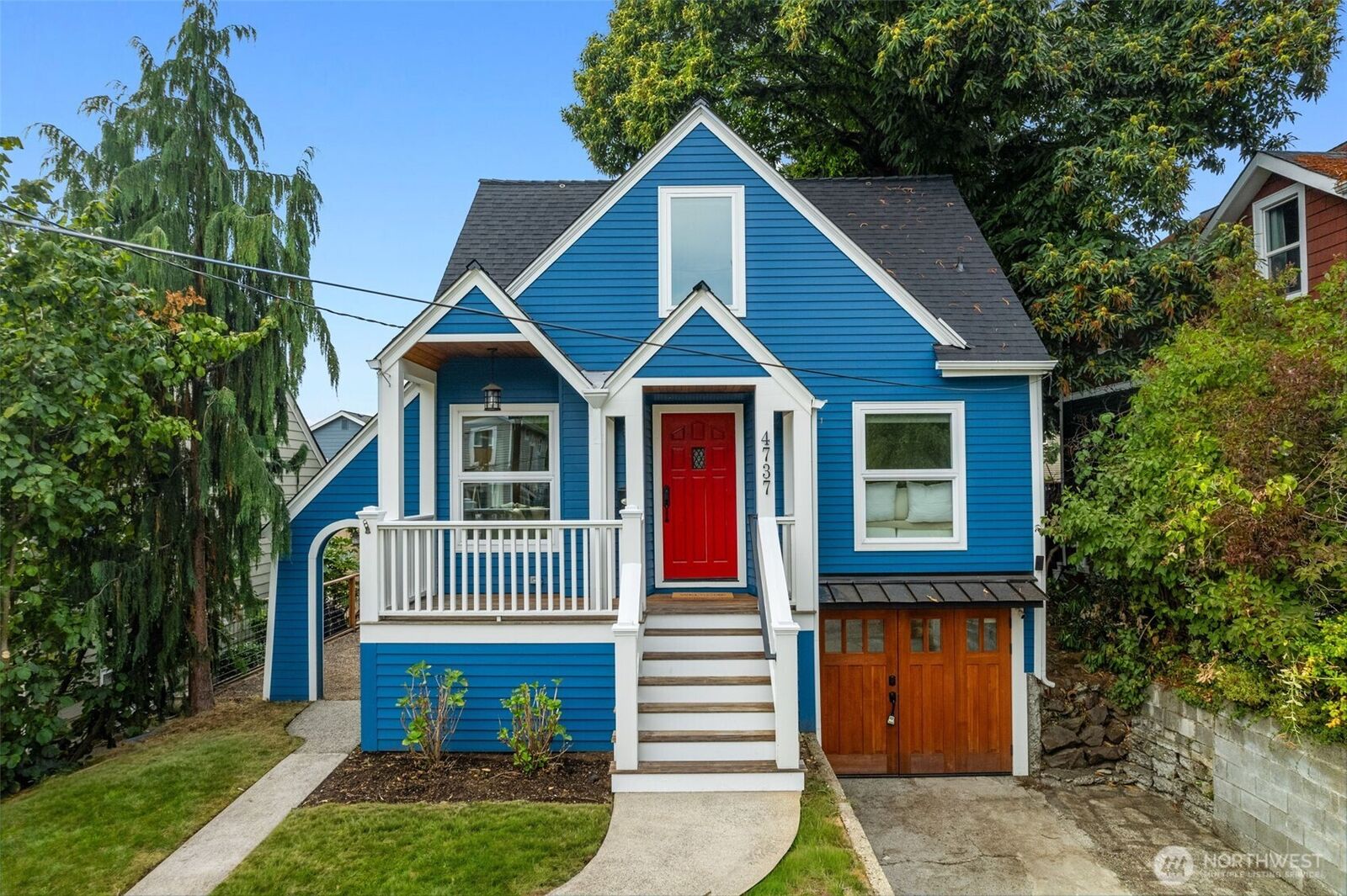 Property Photo:  4737  34th Ave  NE  WA 98105 