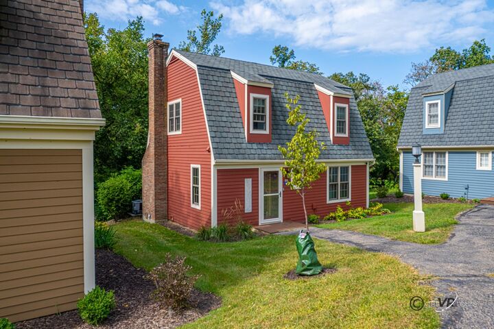 Property Photo:  18 Settler Lane  IL 61036 