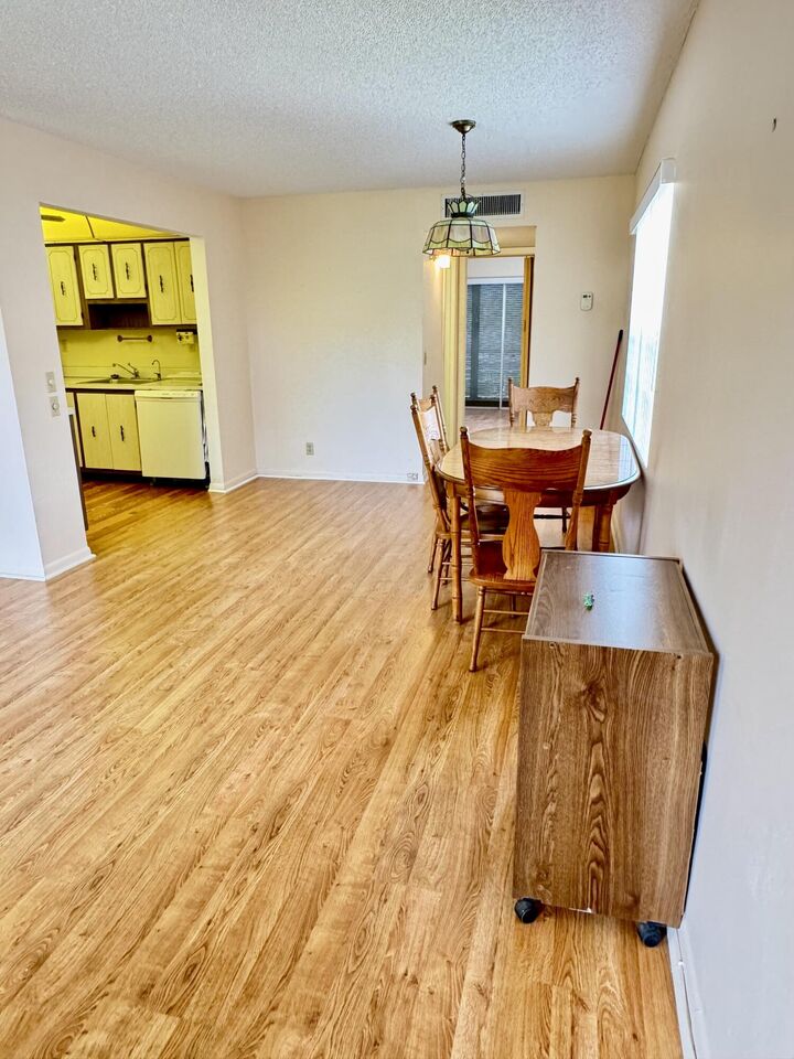 Property Photo:  799 Burgundy Q 799  FL 33484 