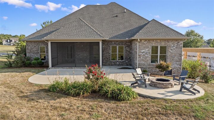 Property Photo: 626 Village Way KY 42103