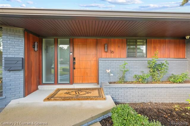 Property Photo:  16 Shady Hollow Drive  MI 48124 