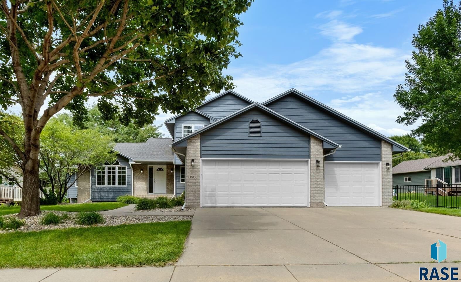 Property Photo:  3808 E Marson Dr  SD 57103 