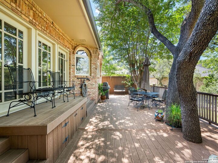 Property Photo: 115 Westcourt Lane TX 78257