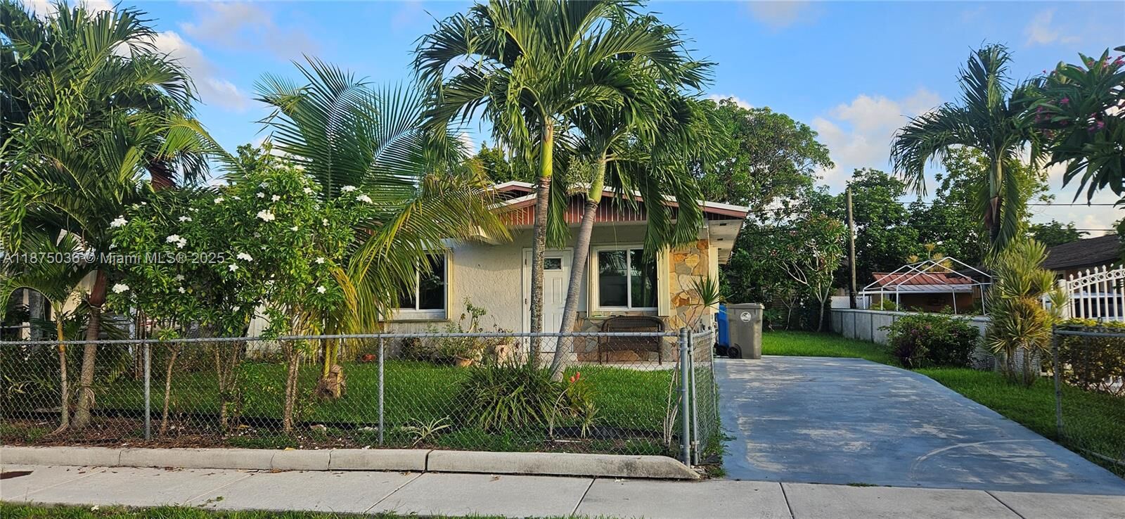 Property Photo: 5704 SW 37th St FL 33023