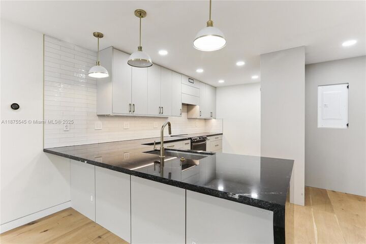 Property Photo:  100 Edgewater Dr 142  FL 33133 