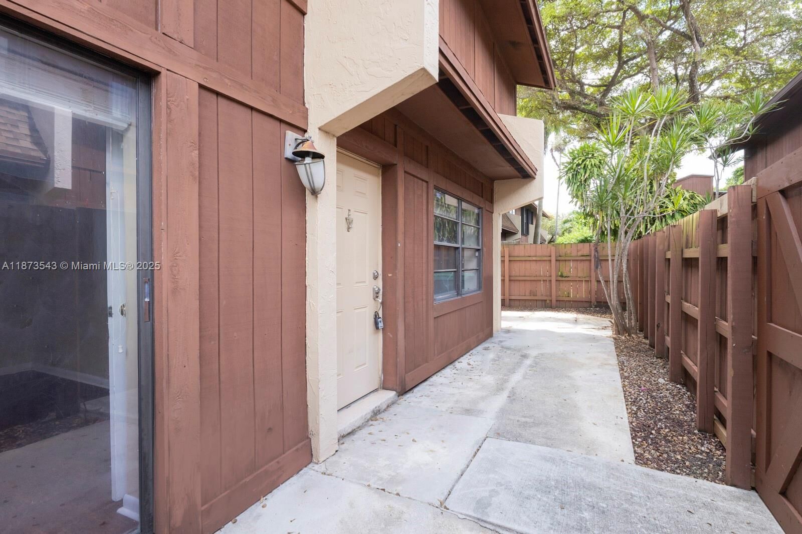Property Photo: 6924 SW 114th Pl H56 FL 33173