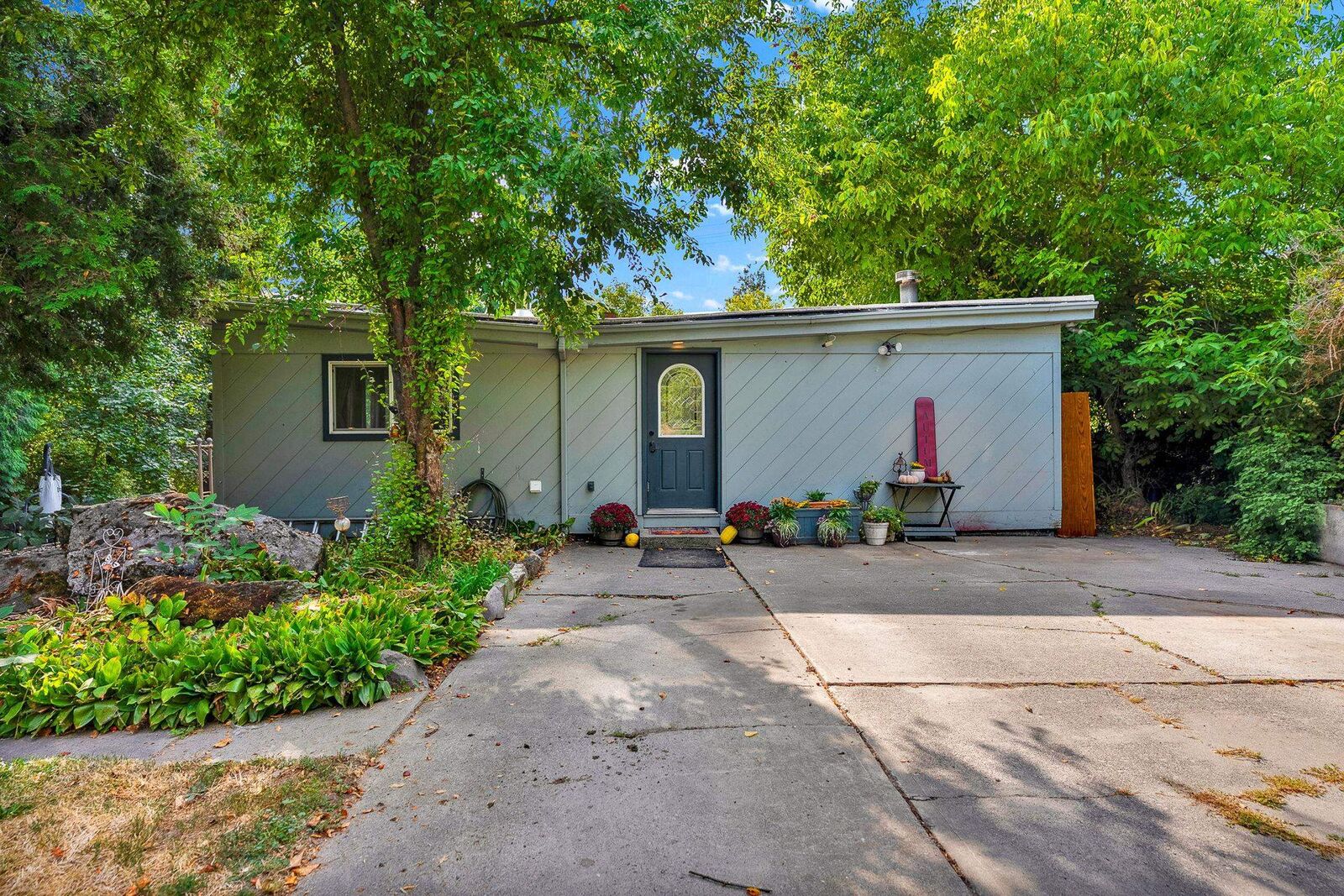 Property Photo:  7501 N Orchard Prairie Rd  WA 99217 