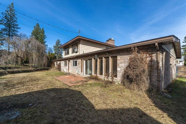 Property Photo:  