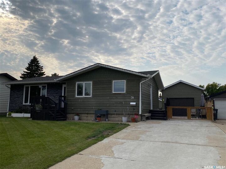 Property Photo: 38 Charleswood Crescent SK S3N 2R6