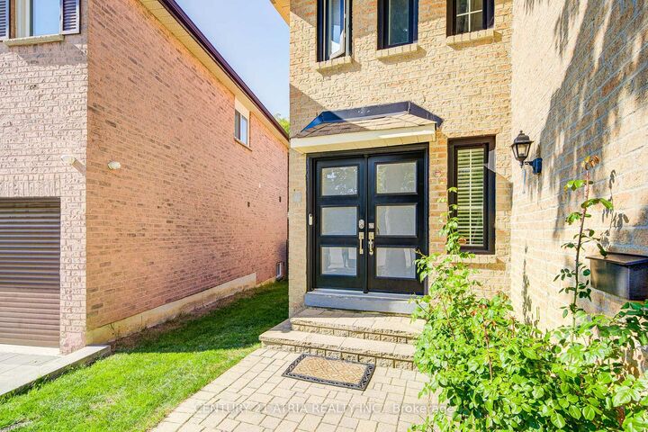 Property Photo: 18 Park Lane Circle ON L4C 6S8