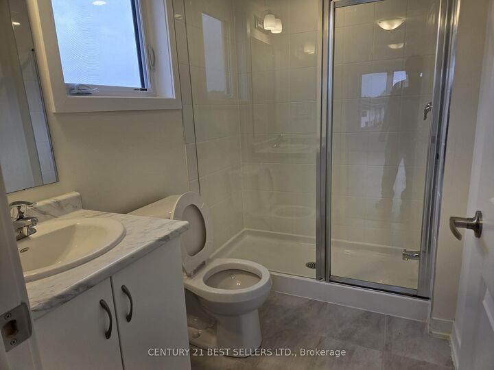Photo de la propriété:  1695 Dersan Street 235  ON L1X 0S9 