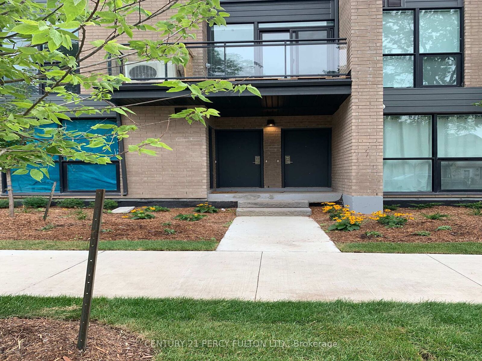 Photo de la propriété: 9B Falaise Road ON M1E 0C5