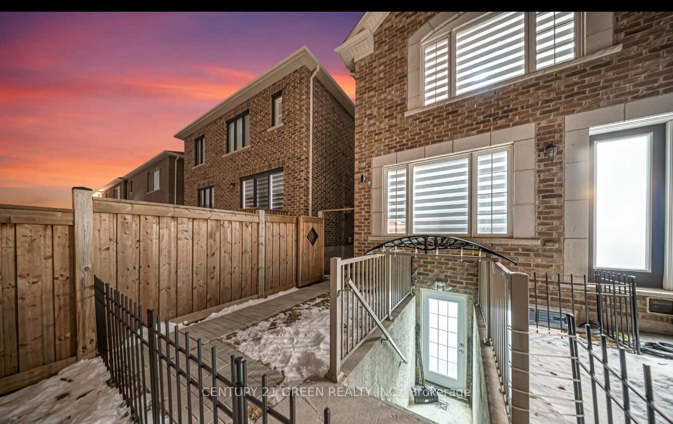 Property Photo: 668 Kennedy Circle W Bsmt ON L9T 7E7