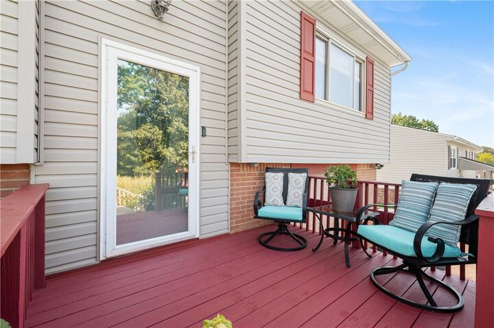 Property Photo:  220 Dolomite Dr  PA 15146 