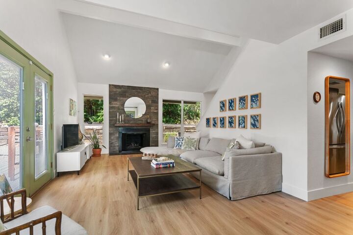 Property Photo: 6805 Thorncliffe Drive B TX 78731