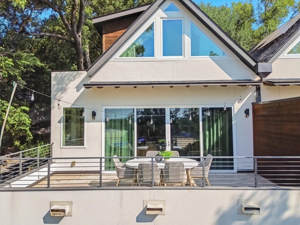 Property Photo: 2712 Oak Springs Drive A TX 78702