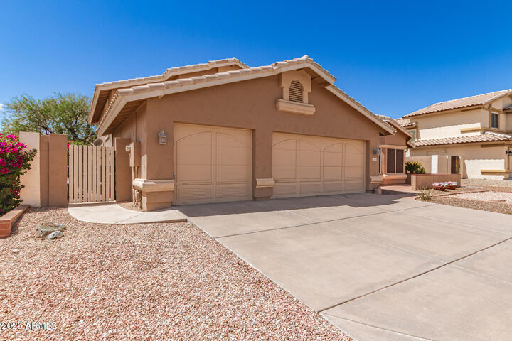 Property Photo: 2625 E Verbena Drive AZ 85048