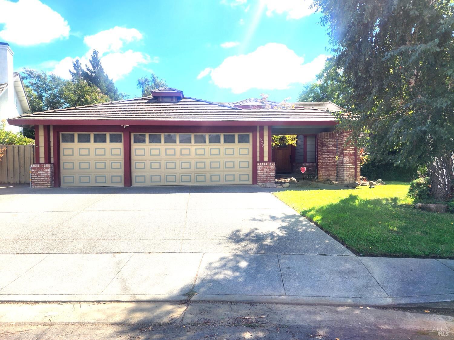 Property Photo:  523 El Camino Drive  CA 94533 