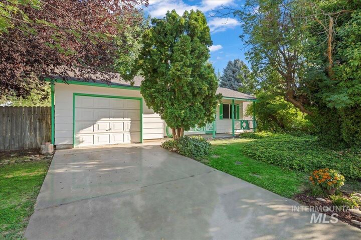 Property Photo:  8244 W Holbrook St  ID 83704 