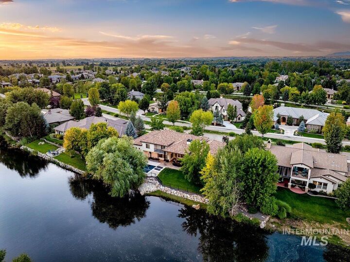 Property Photo:  875 W Watersford Dr  ID 83616 