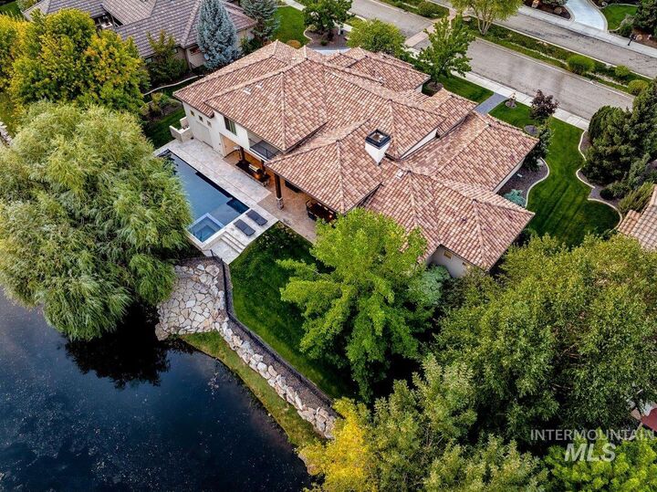 Property Photo: 875 W Watersford Dr ID 83616