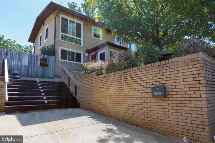 5208 10th Place S  Arlington VA 22204 photo