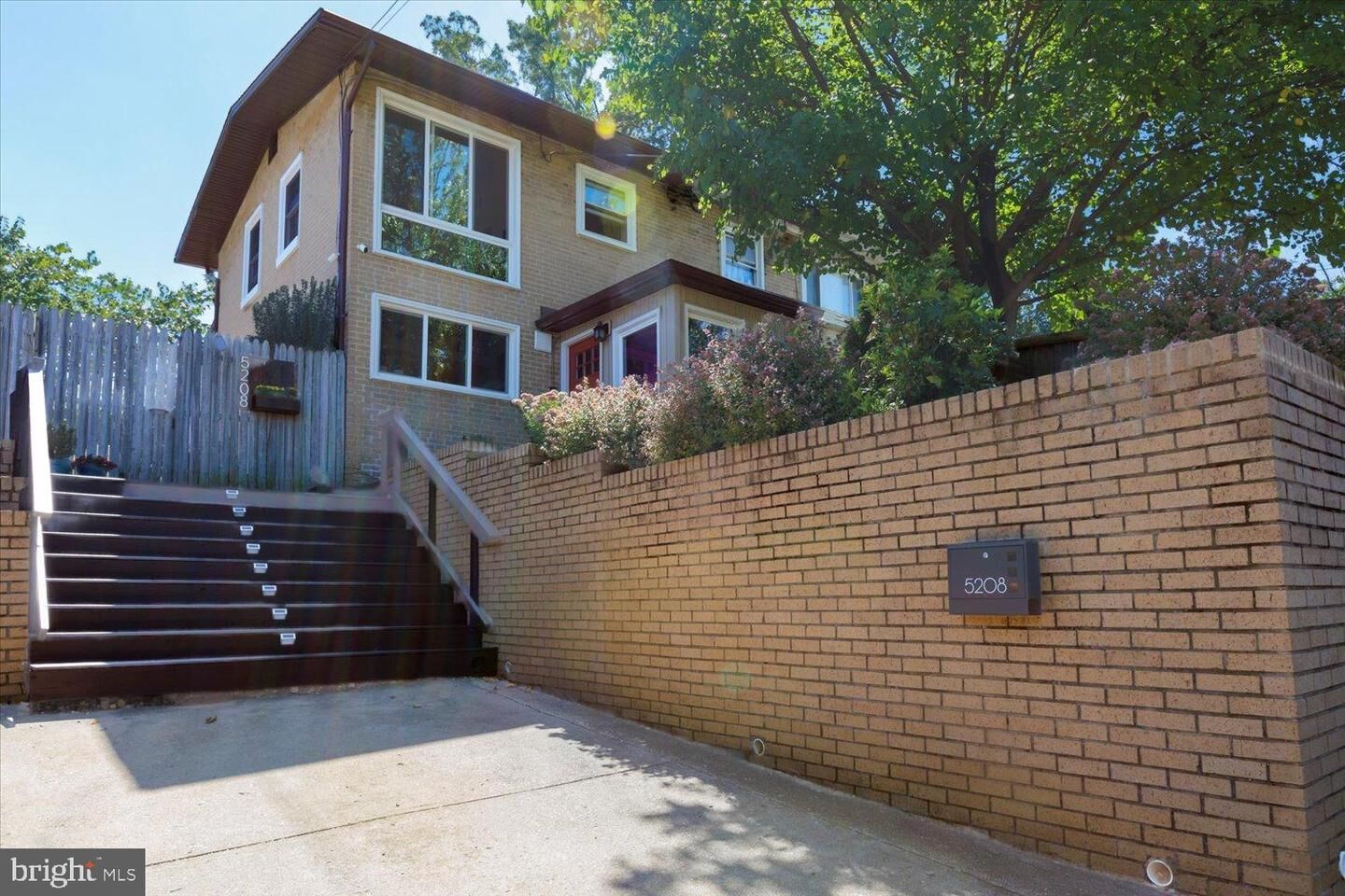 Property Photo:  5208 10th Place S  VA 22204 