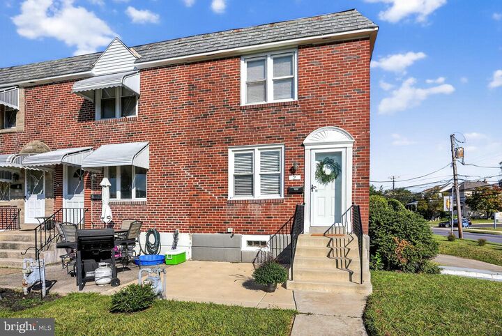 Property Photo:  2 S Stratford Road  PA 19036 