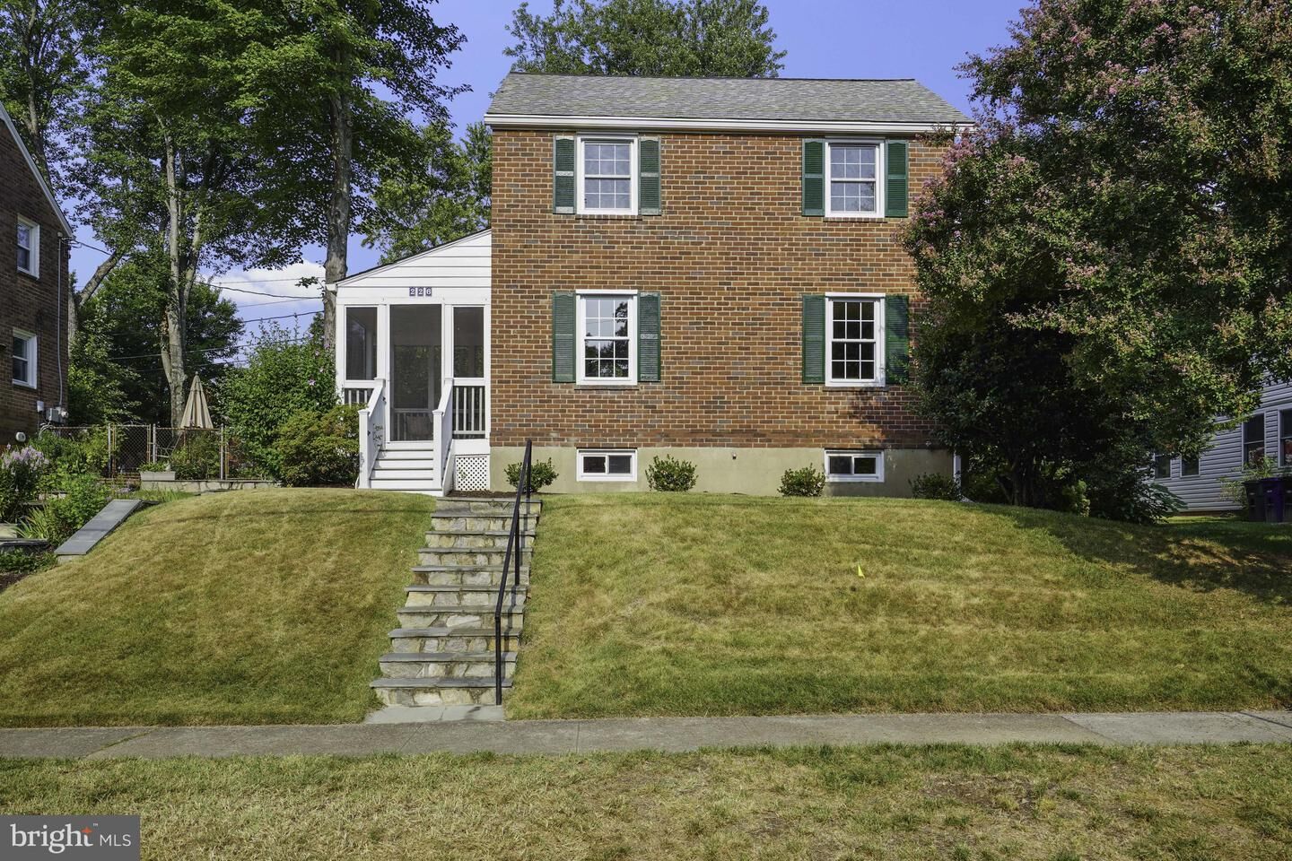 Property Photo:  226 N Edison Street  VA 22203 
