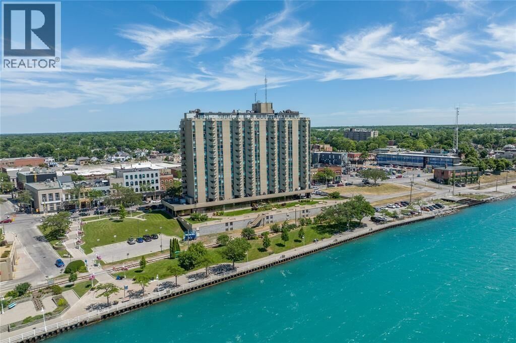 Property Photo:  155 Front Street North 210  ON N7T 7V3 