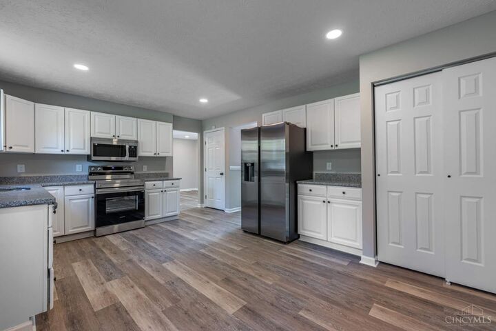 Property Photo: 1644 Cantebury Lane OH 45036