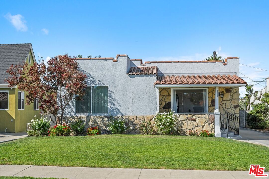 Property Photo:  1951 W 81st St  CA 90047 