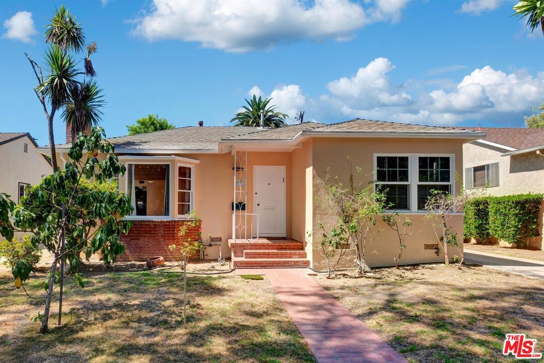 Property Photo: 2511 Castle Heights Ave CA 90034