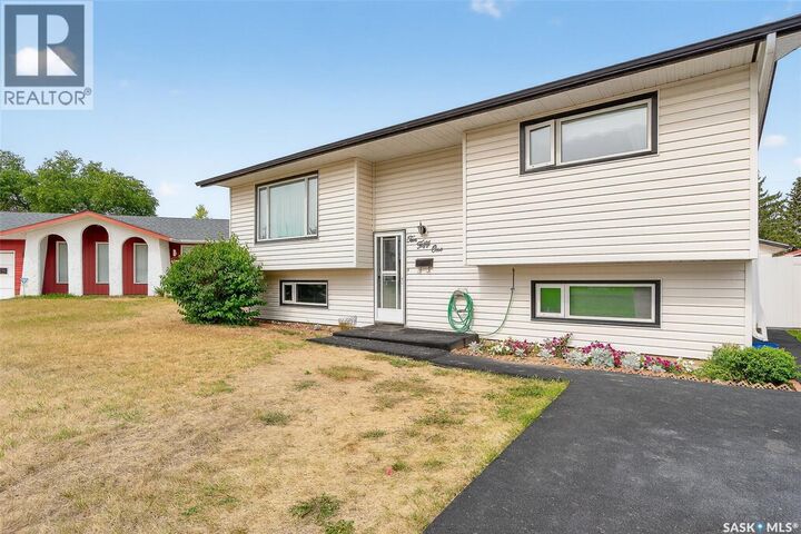 Property Photo:  1051 Corman Crescent  SK S6H 6V5 