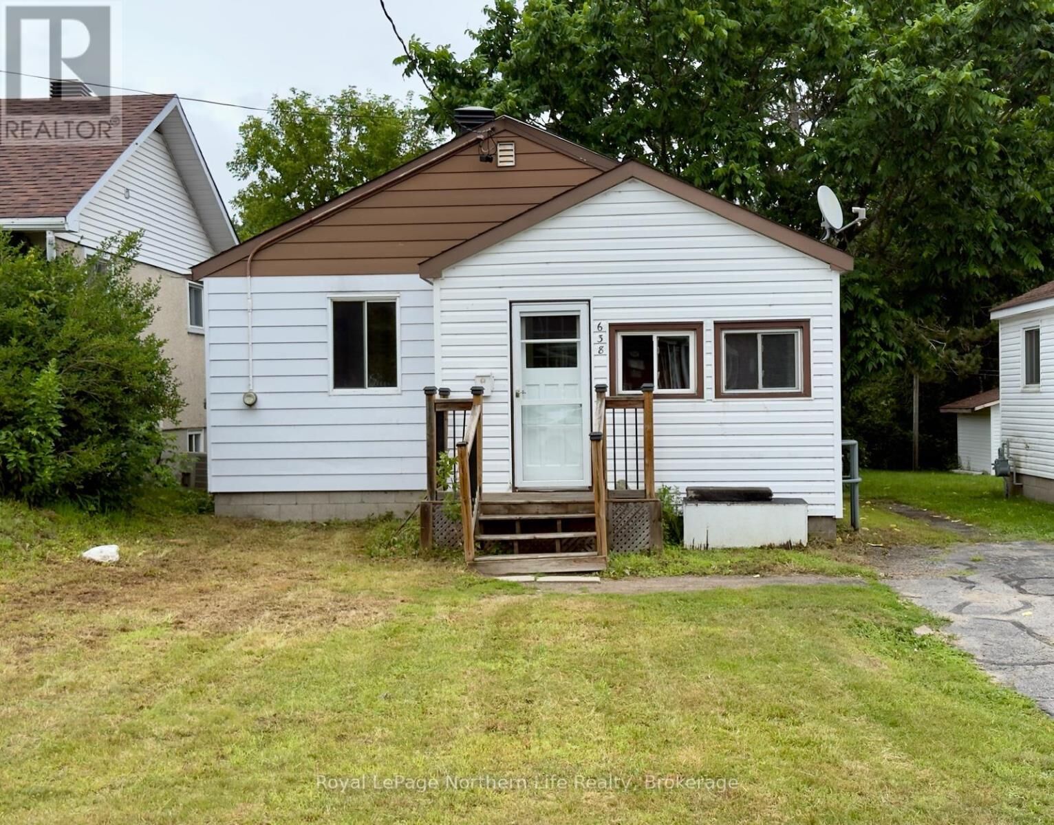 Property Photo:  638 Second Avenue East  ON P1B 1M2 