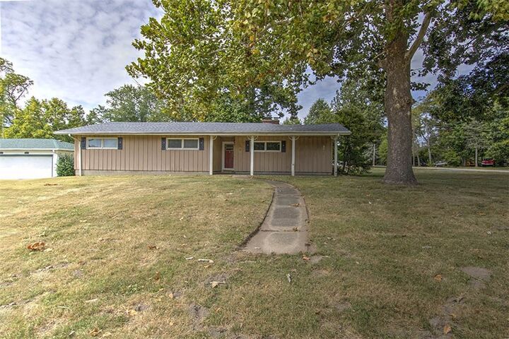 2207 Forest Crest Drive  Decatur IL 62521 photo